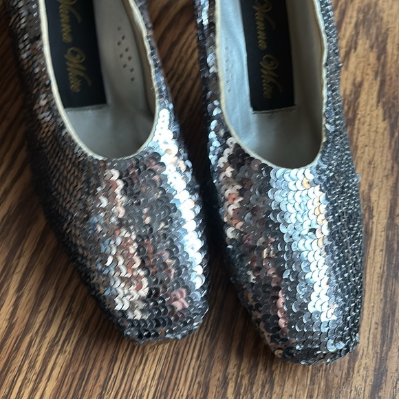 Vintage Silver Sequin Heels 8 - Picture 5 of 7